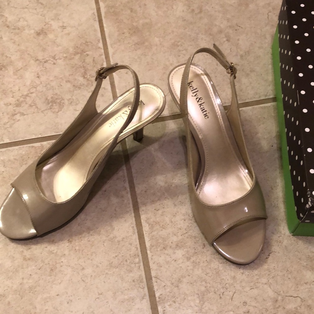 Champagne colored heels, barely used
